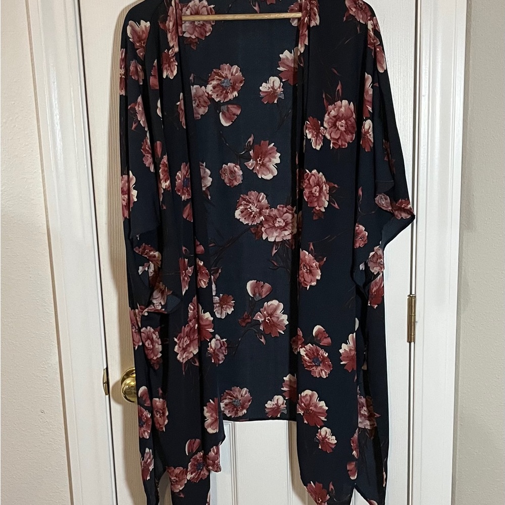Amaryllis Floral Gilet, layering piece, SZ 2X, draping sleeves,no stains, tears.